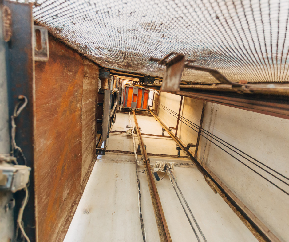 Intervention rapide sur un ascenseur bloqué entre deux étages