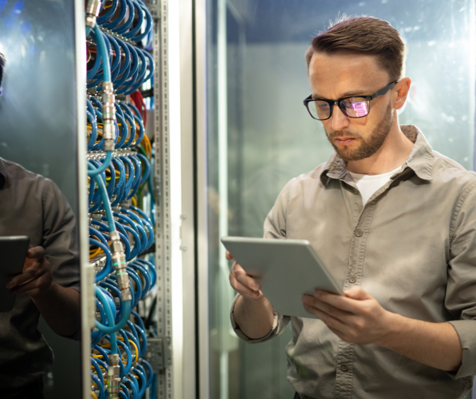 Maintenance corrective sur le moteur et les câbles de traction d'un ascenseur