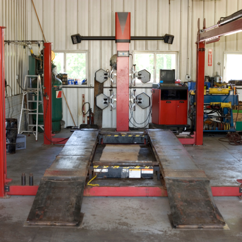 Cabine d'ascenseur avec finition bois et miroir