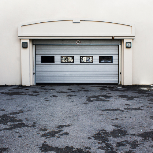 Ascenseur vitré dans un centre commercial